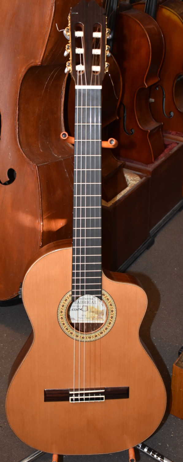 Guitarras Madrigal
