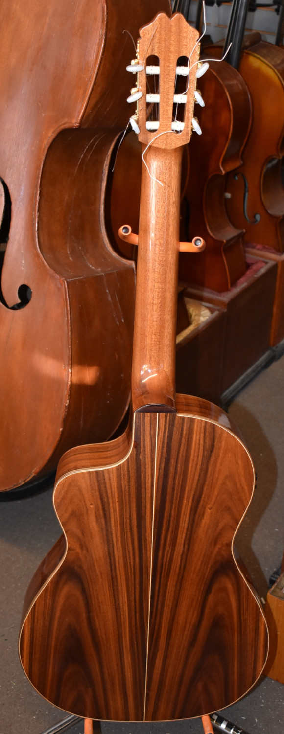 Guitarras Madrigal